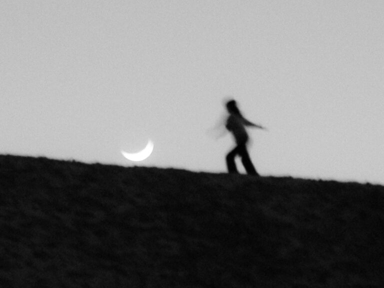 Reaching for the Moon, 2007, Dune du Pilat, France, Muriel Penicaud.