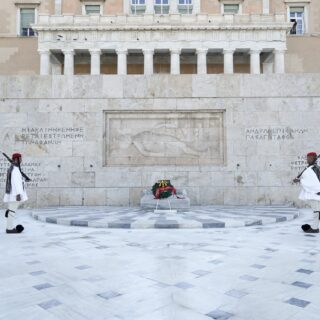 Άγνωστος Στρατιώτης: Το Υπουργείο Άμυνας αναθέτει την καθαριότητα σε ιδιώτη