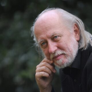 Ο Ούγγρος συγγραφέας Λάσλο Κρασναχορκάι τιμήθηκε με το Νόμπελ Λογοτεχνίας 2025