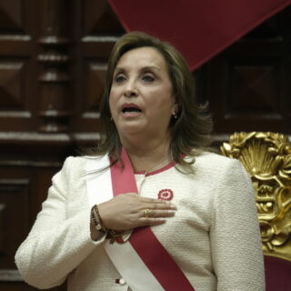 Περού: Η πρόεδρος Μπολουάρτε παύεται από το Κογκρέσο