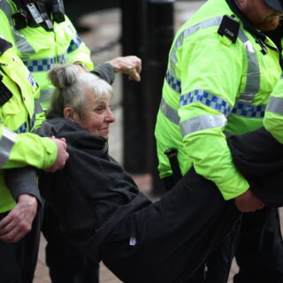 Το Συμβούλιο της Ευρώπης καλεί το Ηνωμένο Βασίλειο να προστατεύσει την ελευθερία της ειρηνικής συνάθροισης