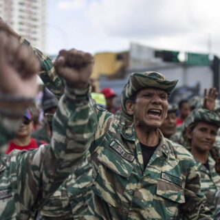 Κλιμακώνεται η ένταση ΗΠΑ – Βενεζουέλας: Στρατιωτικά γυμνάσια στα σύνορα με Κολομβία