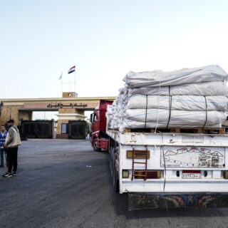 Γάζα: Με το σταγονόμετρο εισέρχεται η ανθρωπιστική βοήθεια στον παλαιστινιακό θύλακα