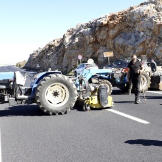 Κλιμακώνουν τις κινητοποιήσεις οι αγρότες και κτηνοτρόφοι της Κρήτης