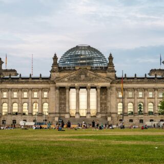 Αυξάνεται ο κατώτατος μισθός στη Γερμανία