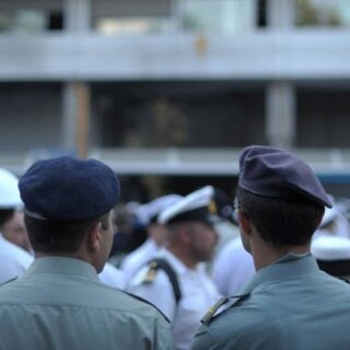 Σε δημόσια διαβούλευση το ν/σ για τις αλλαγές στους φόρους και τους μισθούς ενστόλων