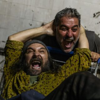 «Άνθρωποι και Ποντίκια»: Η μεγάλη επιτυχία σε σκηνοθεσία Βασίλη Μπισμπίκη επιστρέφει