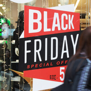 Black Friday: Αισιοδοξία στις επιχειρήσεις, υπό πίεση οι καταναλωτές