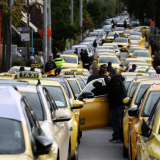 Αναστέλλεται η 48ωρη απεργία των οδηγών ταξί – Κανονικά αύριο στους δρόμους