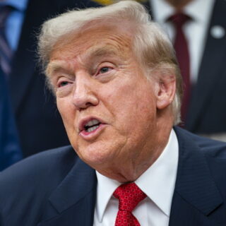 ΗΠΑ: Ο Τραμπ λέει πως θα συναντηθεί αύριο με τον «κομμουνιστή» Μαμντάνι