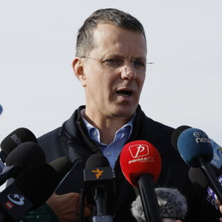 Παραιτήθηκε ο υπουργός Άμυνας της Ρουμανίας - Είχε πει ψέματα στο βιογραφικό του