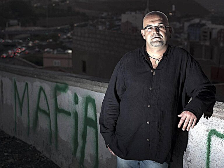 «Πέθανε με το πάσο σου»: όταν το νουάρ γίνεται σύγχρονη λογοτεχνία αξιώσεων