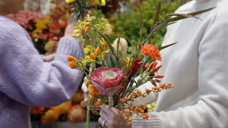 Στην Πολωνία ένα ανθοπωλείο διασώζει την οικογενειακή παράδοση μέσα από τα λουλούδια