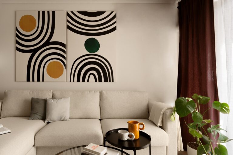 Υφές και χρώματα γίνονται το κλειδί σε μια «ανακαίνιση χωρίς ανακαίνιση» στην Κυψέλη