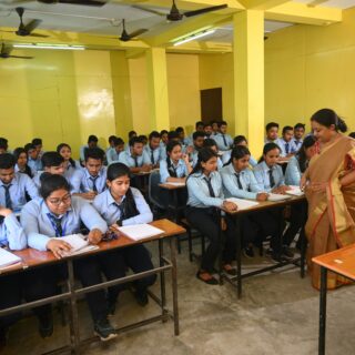 Στην Ινδία, η ξηρασία απειλεί την εκπαίδευση των κοριτσιών