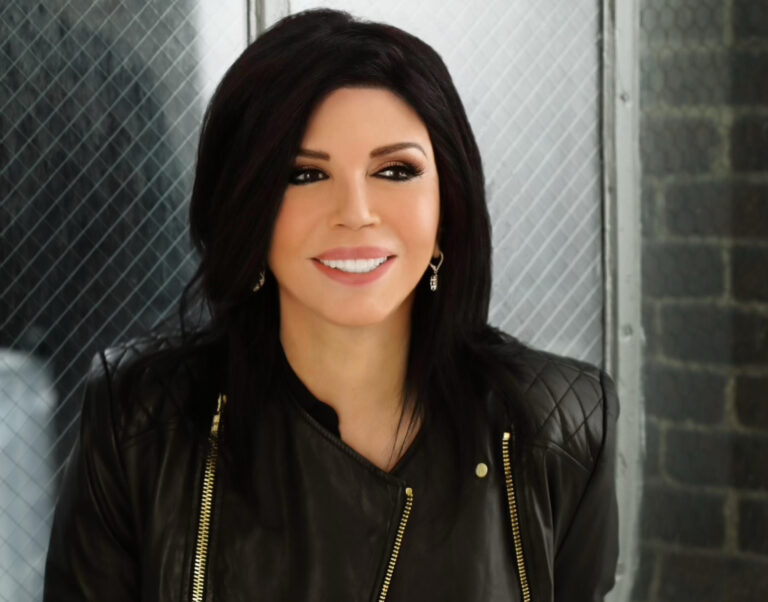 Andy James: «Θέλω να δείξω στο κοινό μου μια καλλιτέχνιδα με πολλά πρόσωπα»