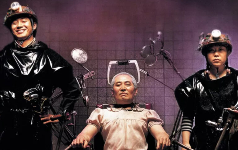 Στο Save the Green Planet! χρωστάμε το Bugonia του Γιώργου Λάνθιμου