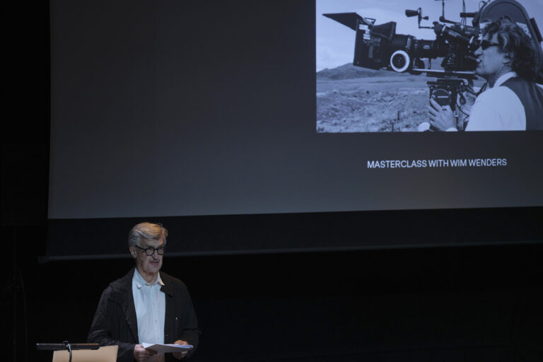 Η οικογένεια ως (κινηματογραφικό) ταξίδι: To masterclass του Wim Wenders στη Στέγη