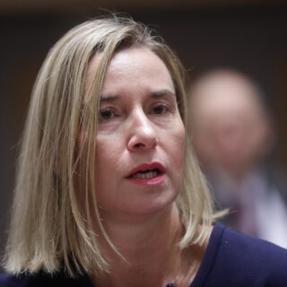 Συνελήφθη η πρώην αντιπρόεδρος της Κομισιόν - Έρευνες στη διπλωματική υπηρεσία της ΕΕ λόγω υποψιών για απάτη