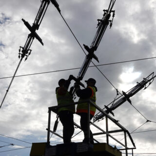 Τέλος εποχής για τα τρόλεϊ - Ξηλώνονται τα πρώτα καλώδια στον Πειραιά
