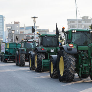 Συνεχίζονται οι αγροτικές κινητοποιήσεις: Κλειστή η Ε.Ο. Αθηνών - Θεσσαλονίκης