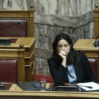 Σύγκρουση κυβέρνησης–αντιπολίτευσης στη Βουλή για τις Συλλογικές Συμβάσεις