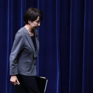 Η κυβέρνηση της Ιαπωνίας εγκρίνει προϋπολογισμό-ρεκόρ