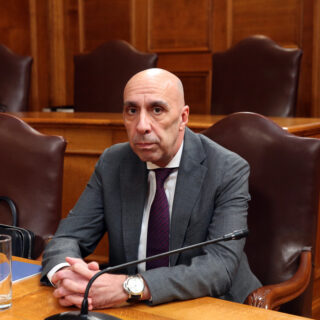 ΟΠΕΚΕΠΕ: Στην Εξεταστική Επιτροπή καταθέτει ο Μπρατάκος [LIVE]