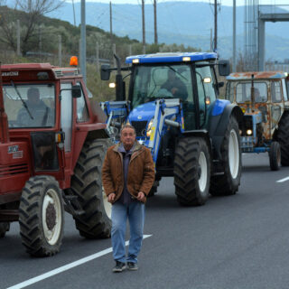 Η ΕΛΑΣ απαντά γιατί κλείνει τους δρόμους που έχουν ανοίξει οι αγρότες