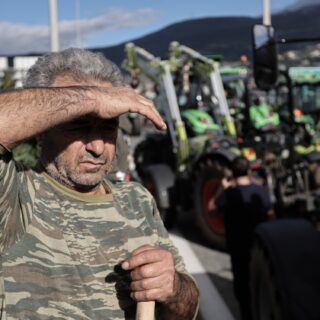 Αμετακίνητοι στα μπλόκα οι παραγωγοί της Κεντρικής και Δυτικής Μακεδονίας