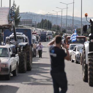 Αγροτικές κινητοποιήσεις: Ένταση και χημικά πριν τη Γέφυρα Ρίου – Αντιρρίου