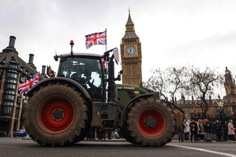 Σε όλη την Ευρώπη, οι αγρότες φωνάζουν: «Φτάνει, πια!»