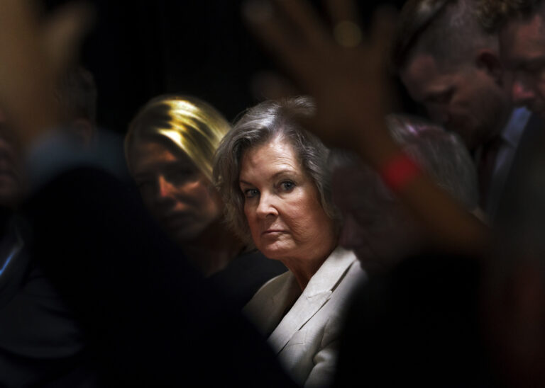 Susie Wiles: Η γυναίκα που αποκάλυψε το Τραμπικό χάος