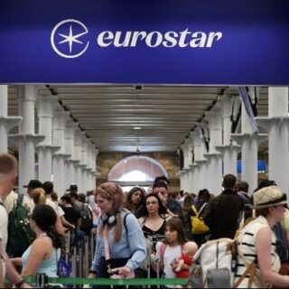 «Δεν θα μπορούσε να συμβεί σε χειρότερη στιγμή»: Παράλυσε η Eurostar εν μέσω γιορτών