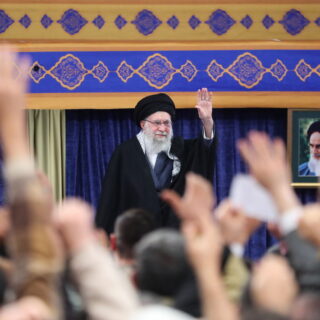 Συνεχίζονται οι διαδηλώσεις στο Ιράν - «Δεν θα υποχωρήσουμε» λέει ο Χαμενεΐ [BINTEO]