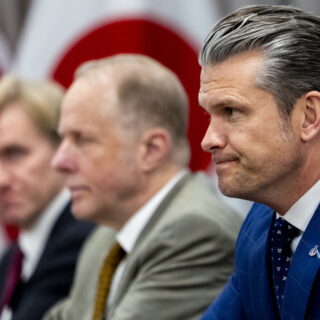 Ουάσινγκτον και Τόκιο ενισχύουν τη στρατιωτική συνεργασία τους