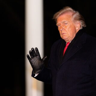 Ο Ντόναλντ Τραμπ φτάνει στο Νταβός αποφασισμένος να αποκτήσει τη Γροιλανδία