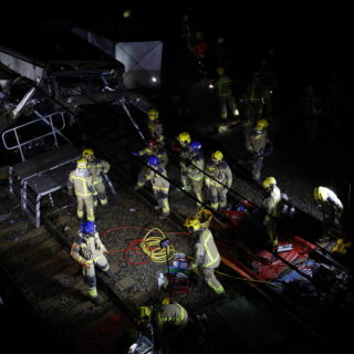 Εκτροχιασμός επιβατικού τρένου στην Ισπανία – Νεκρός ο μηχανοδηγός