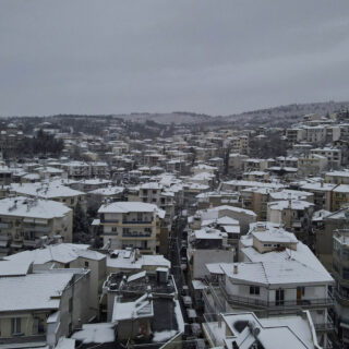 Χιονίζει από τα ξημερώματα στη Δυτ. Μακεδονία - Πού χρειάζονται αλυσίδες