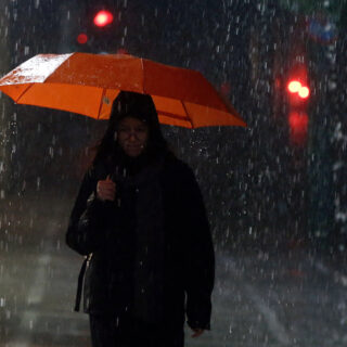 Κακοκαιρία σε όλη τη χώρα με βροχές, καταιγίδες και τοπικές χαλαζοπτώσεις