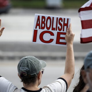 Αποσύρονται από τη Μινεάπολη οι ομοσπονδιακοί πράκτορες της ICE