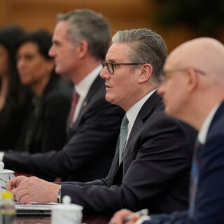 Κίνα: Στάρμερ και Σι συζήτησαν για τους δασμούς και ταξίδια χωρίς βίζα