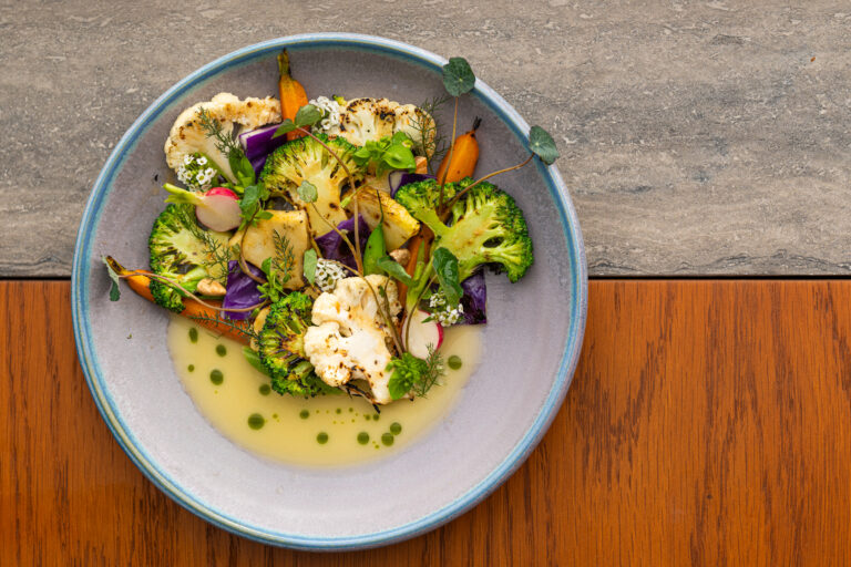 Amphibian: Ένας χώρος ανάμεσα σε κόσμους, ένα νέο εστιατόριο στη Στέγη