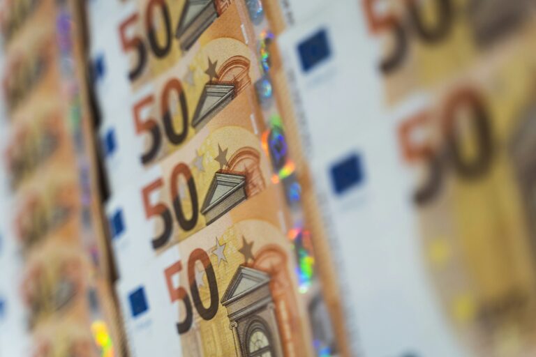 Προϋπολογισμός: Πρωτογενές πλεόνασμα 8 δισ. ευρώ το 2025