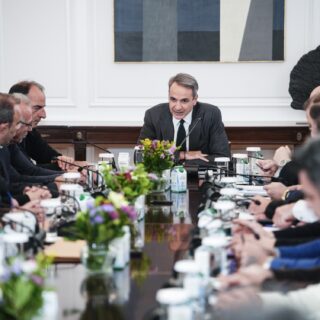 Ξεκίνησε η κρίσιμη συνάντηση εκπροσώπων των αγροτών με τον πρωθυπουργό