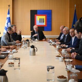 Ξεκίνησε η συνάντηση κυβέρνησης με τους αντιπροσώπους των 14 αγροτικών μπλόκων