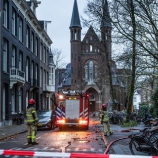 Γιγαντιαία πυρκαγιά κατέστρεψε ναό του 19ου αιώνα στο Άμστερνταμ της Ολλανδίας