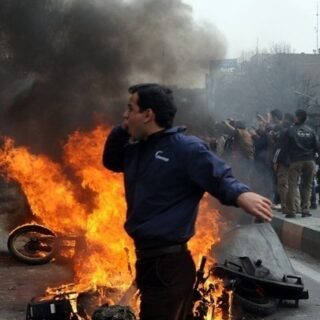 Ιράν: Η Τεχεράνη προειδοποίησε τις ΗΠΑ ότι θα απαντήσει σε τυχόν επίθεση - Τους 116 έχουν φτάσει οι νεκροί στις διαδηλώσεις