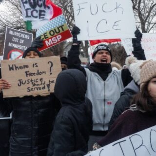 Διαδηλώσεις στη Μινεάπολη και άλλες πόλεις κατά της ICE μετά τον φονικό τραυματισμό της Ρενέ Γκουντ