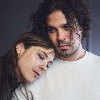 Mουσικό θέατρο και stand up poetry σε «Ένα παράξενο λάιβ»